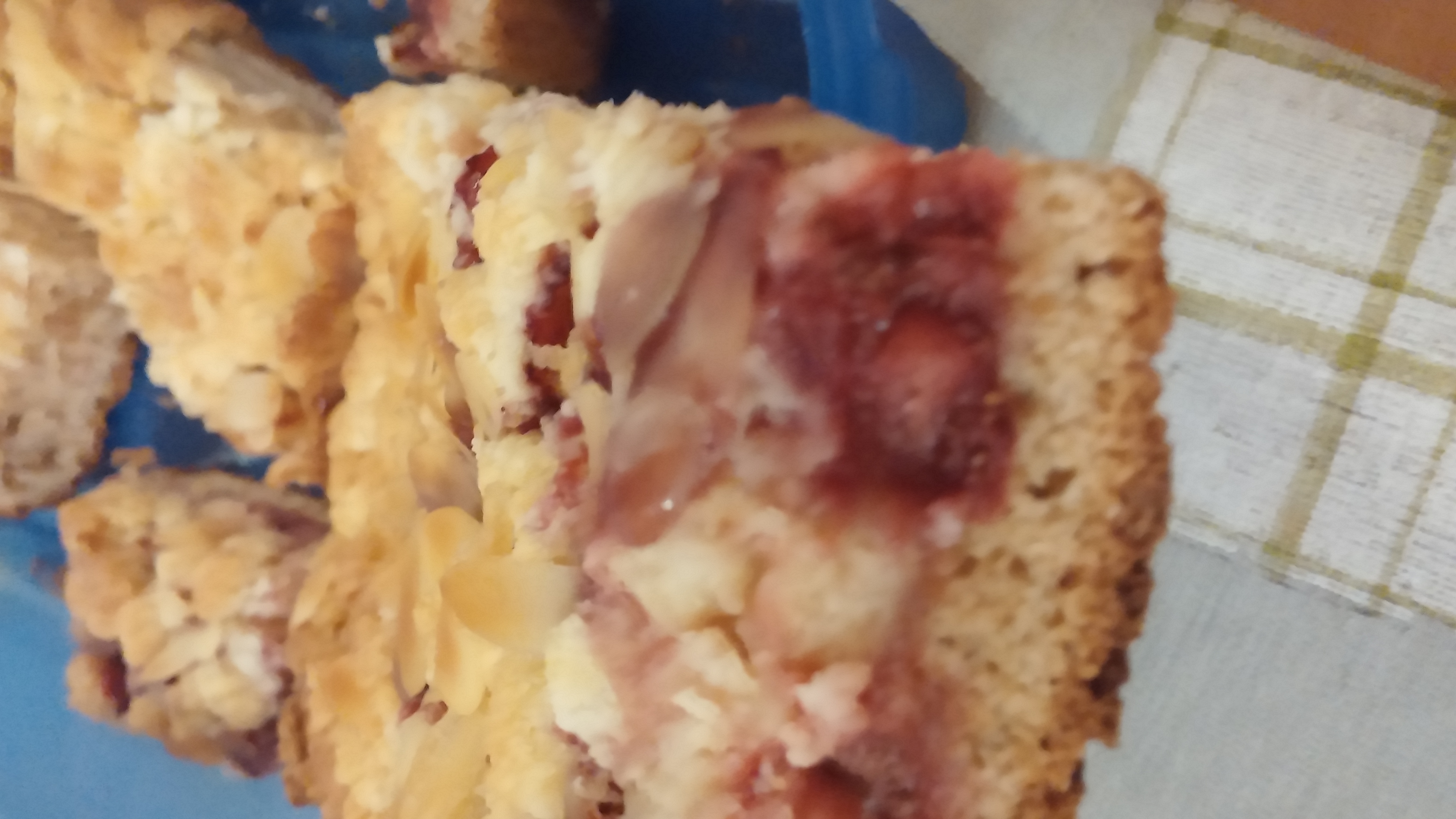 Vollkorn-Kuchen mit Früchten und Streuseln